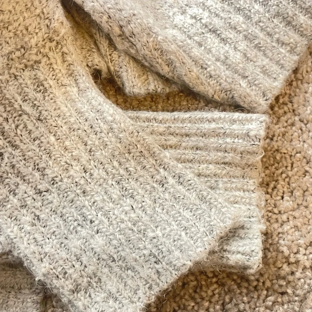 Beautiful bulky sweater with cowl neck - cotton / poly/ wool blend - super soft - Picture 4 of 4